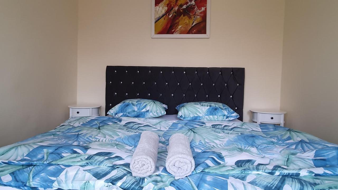 オラデアApartament Esteraアパートメント エクステリア 写真