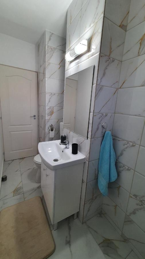 オラデアApartament Esteraアパートメント エクステリア 写真