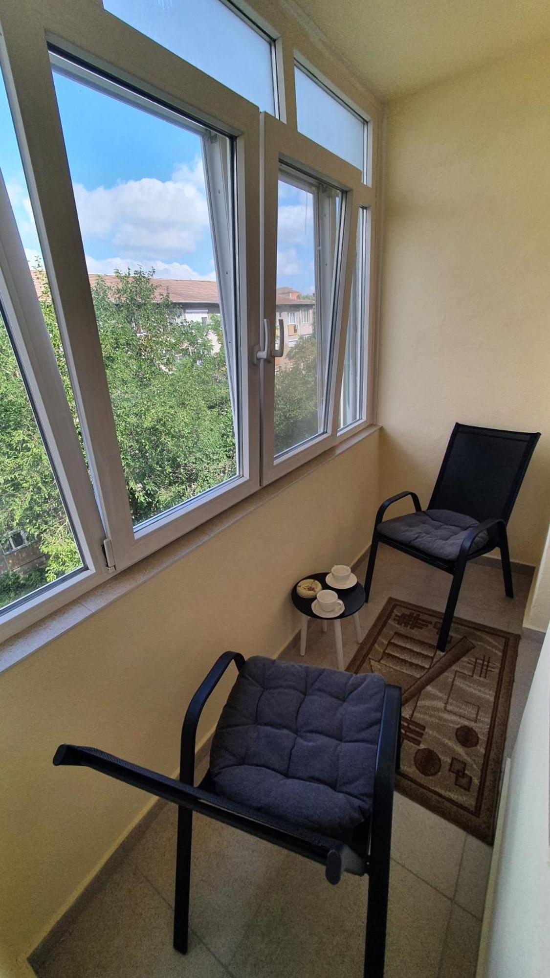 オラデアApartament Esteraアパートメント エクステリア 写真
